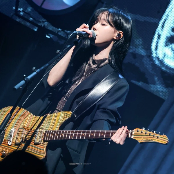 오늘 가장 사랑받은 윈터 (에스파)의 모습