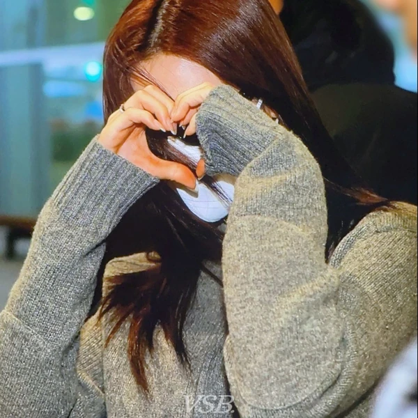 Foto Populer Penuh Cinta untuk Sana (TWICE)