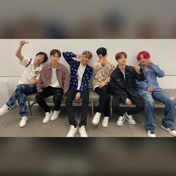 Top Photo Full of iKON Love