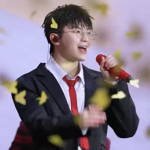 Foto Populer Penuh Cinta untuk Woozi (SEVENTEEN)