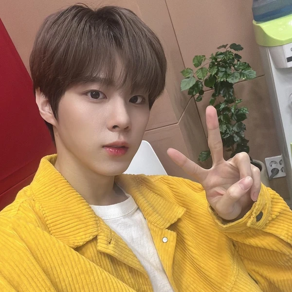 김우석 팬심 가득한 인기 사진