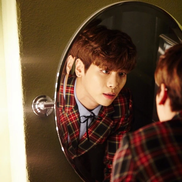 充滿粉絲愛意的鐘鉉 (SHINee)人氣照片