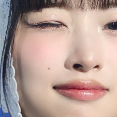 充满粉丝爱意的Rei (IVE)人气照片