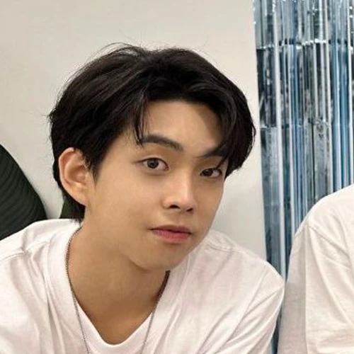 Popular profile image of LUCY selected by votes