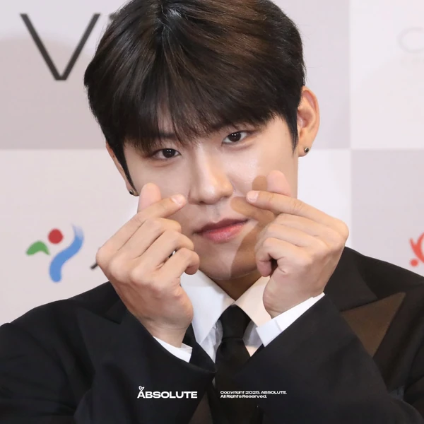 充满粉丝爱意的朴佑镇 (AB6IX)人气照片