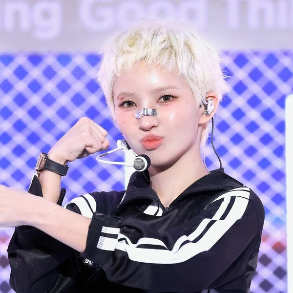 오늘 가장 사랑받은 소연 (아이들)의 모습