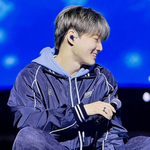 充满粉丝爱意的Suho (EXO)人气照片