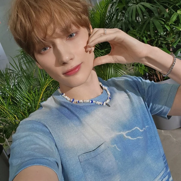 휴닝카이 (투모로우바이투게더) 팬심 가득한 인기 사진