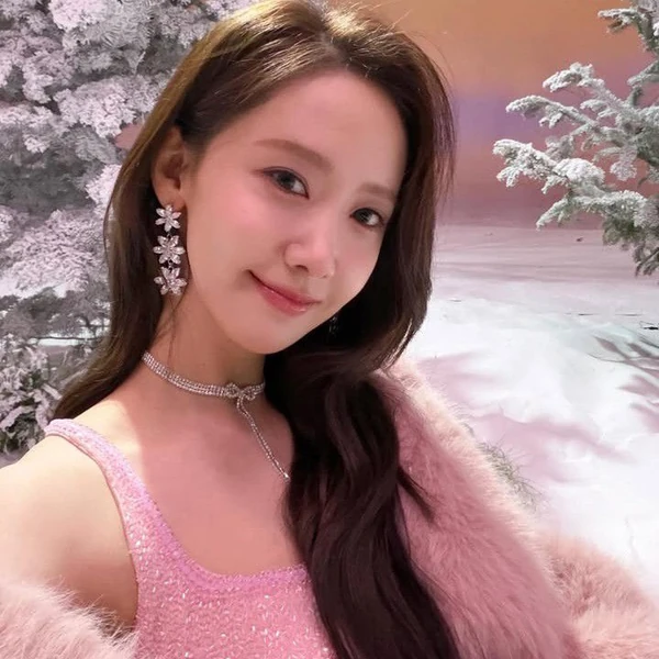 Signature photo of Yoona (Girls' Generation) capturing their charm