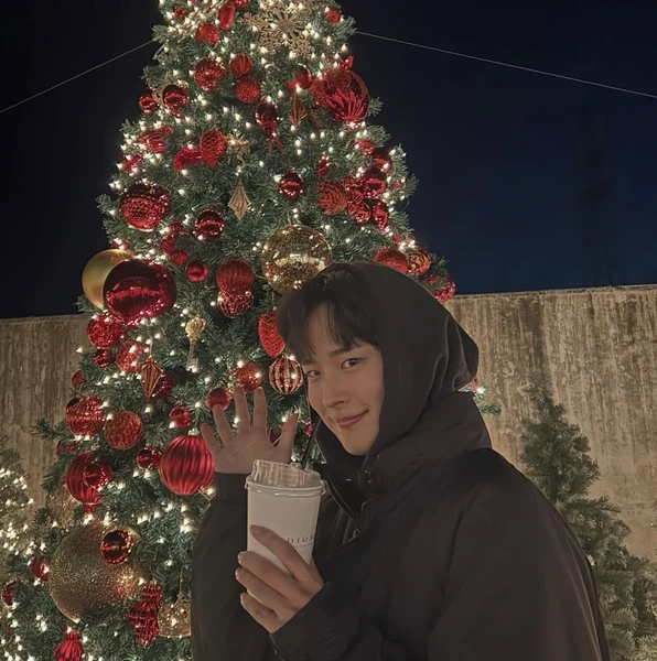 Popular profile picture of 崔秉灿 loved by fans