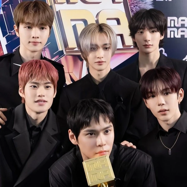 Signature photo of RIIZE capturing their charm