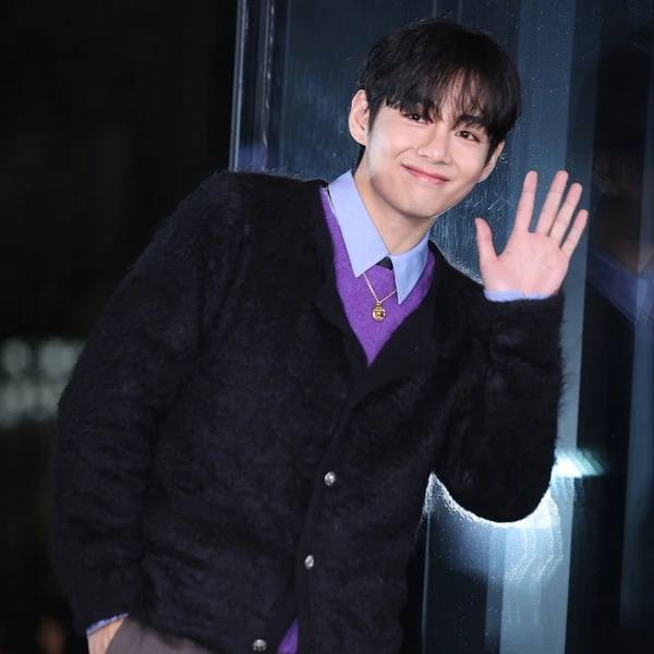 오늘 가장 사랑받은 뷔 (방탄소년단)의 모습