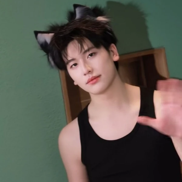 Signature photo of 申義晟 (NexT1DE) capturing their charm