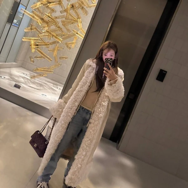 Signature photo of Tiffany Young (Girls' Generation) capturing their charm