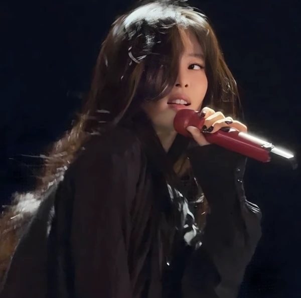 오늘 가장 사랑받은 제니 (BLACKPINK)의 모습