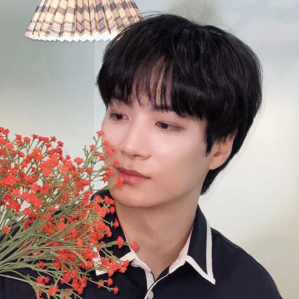 Foto Populer Penuh Cinta untuk Kim Jonghyeon