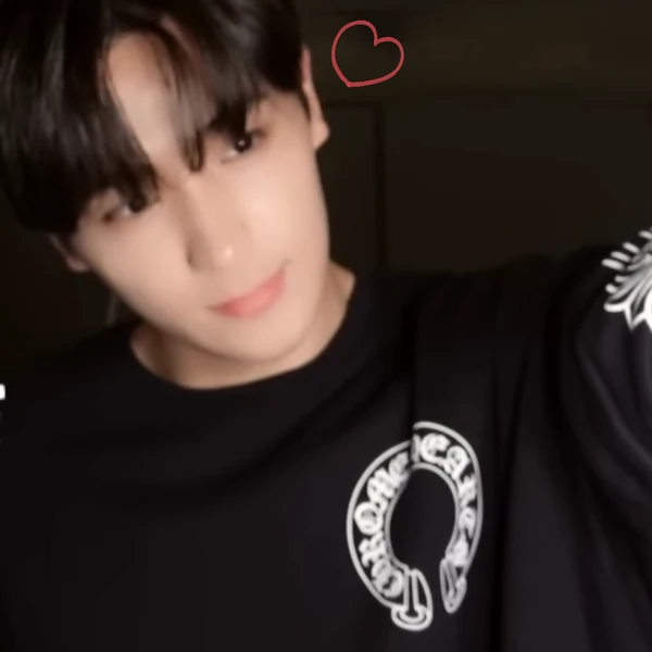 充滿粉絲愛意的賢在 (THE BOYZ)人氣照片