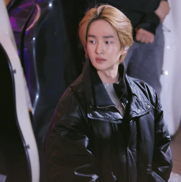 Today's Most Loved Onew (SHINee)