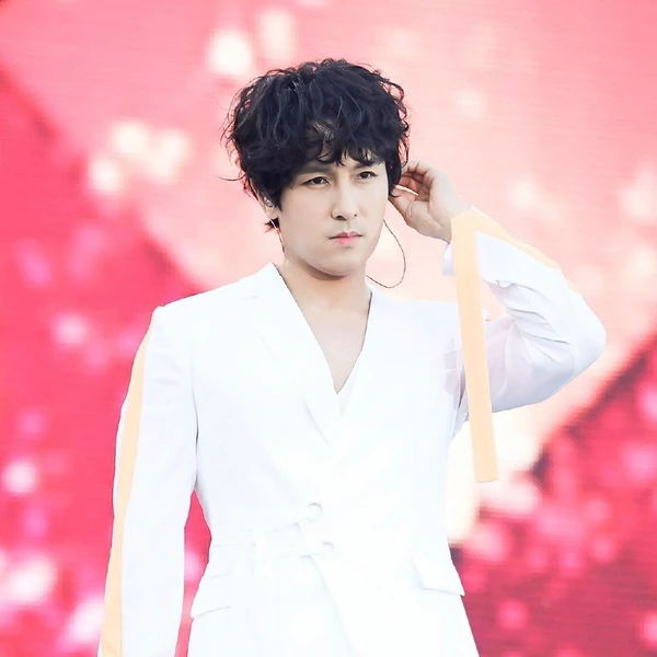 Today's Most Loved Kim Dongwan (SHINHWA)