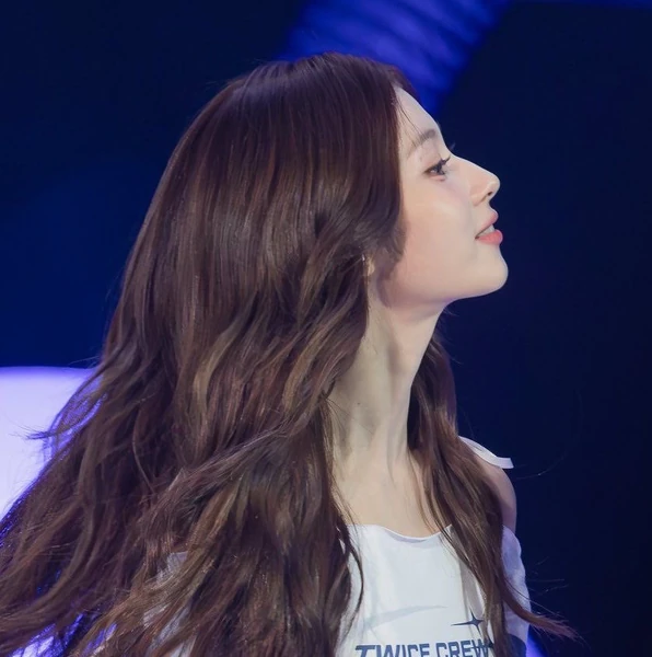 今日最も愛されたサナ (TWICE)の姿