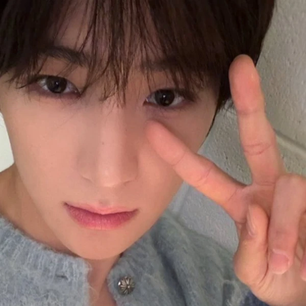 Foto Populer Penuh Cinta untuk Hyunjae (THE BOYZ)