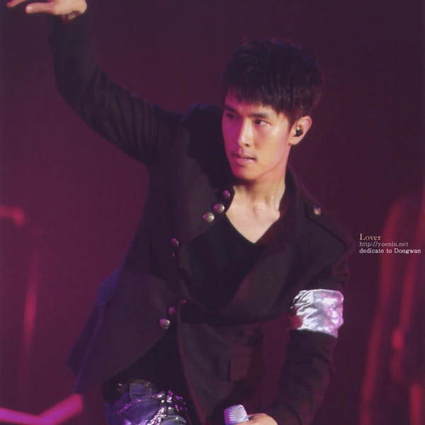 Foto Populer Penuh Cinta untuk Kim Dongwan (SHINHWA)