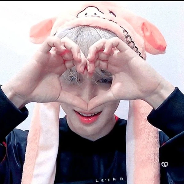 오늘 가장 사랑받은 지민 (방탄소년단)의 모습