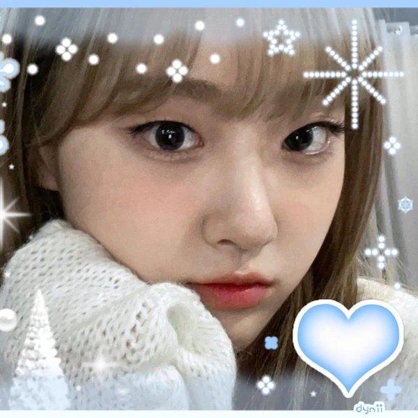 Today's Most Loved Chloe (cignature)