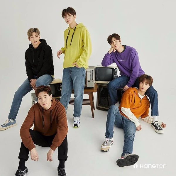 Top Photo Full of NU'EST Love