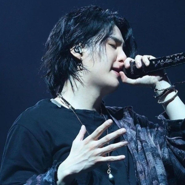 Penampilan SUGA (BTS) yang Paling Dicintai Hari Ini