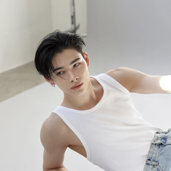 Foto Populer Penuh Cinta untuk NI-KI (ENHYPEN)