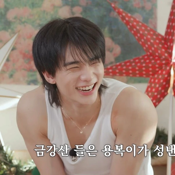 Best moment chosen by Hyunjin (Stray Kids) fandom