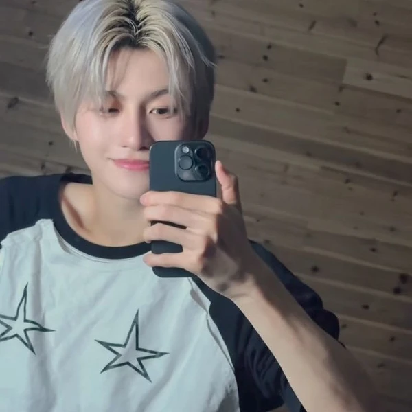 Penampilan Jihoon (TWS) yang Paling Dicintai Hari Ini