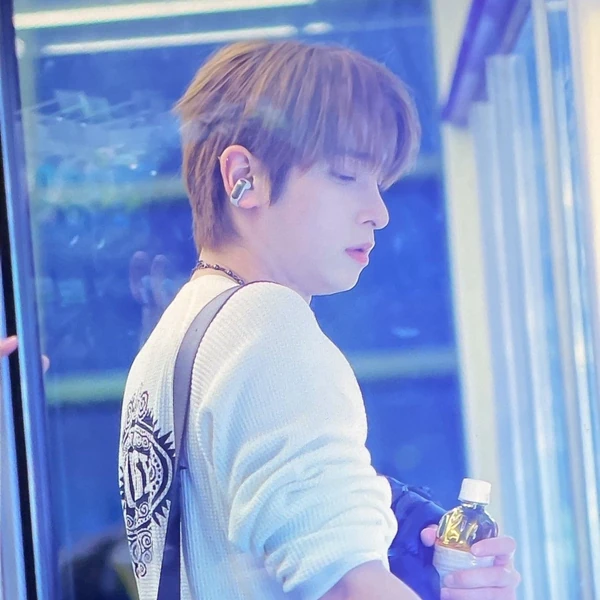 Foto Populer Penuh Cinta untuk Hangyul (POLARIX)