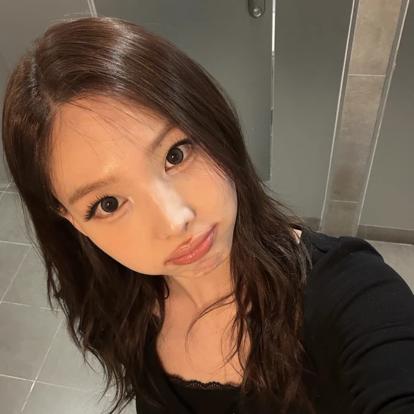 오늘 가장 사랑받은 나연 (TWICE)의 모습