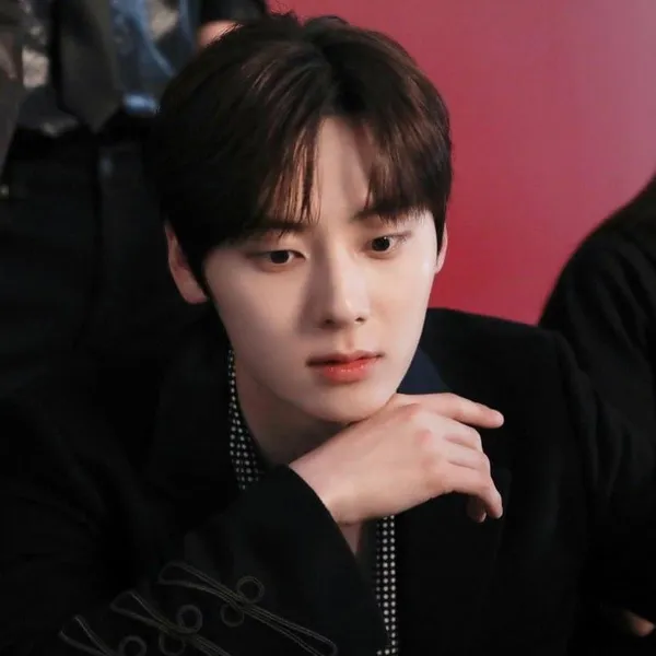 Today's Most Loved Hwang Minhyun