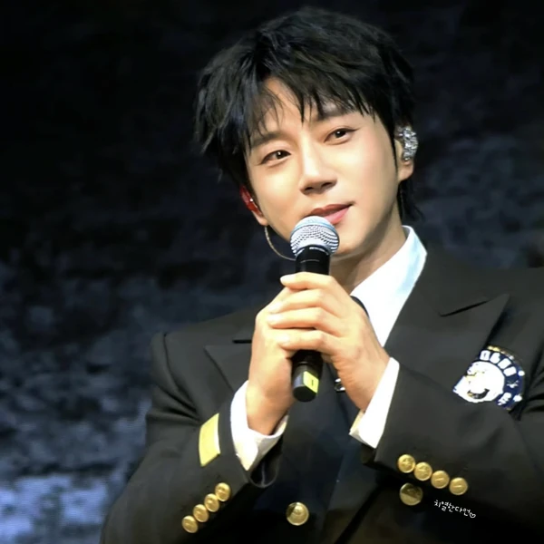 Today's Most Loved Hwang Chiyeol