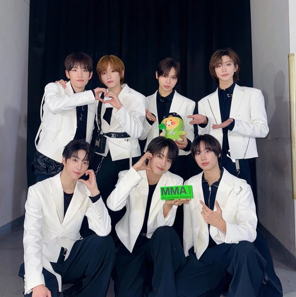 Top Photo Full of IDID Love