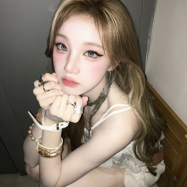 Foto Populer Penuh Cinta untuk Yuqi (i-dle)