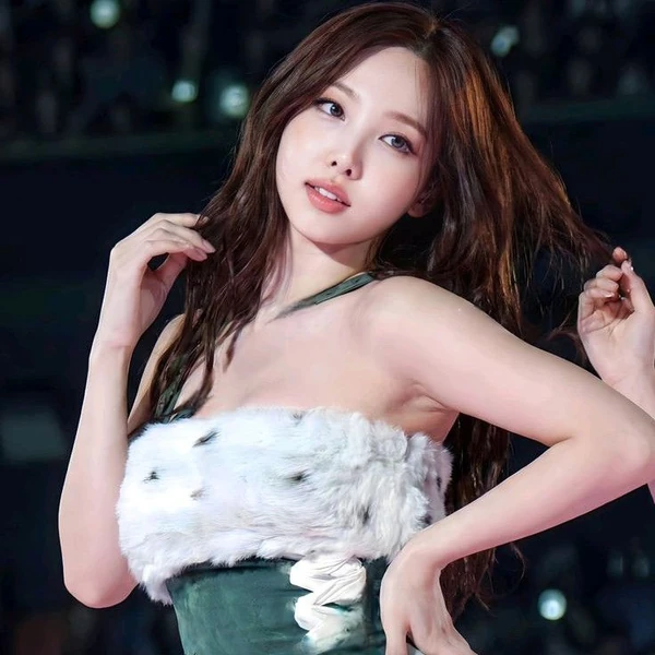 Penampilan Nayeon (TWICE) yang Paling Dicintai Hari Ini