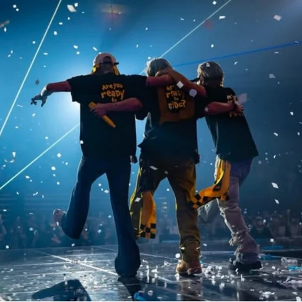 Signature photo of BIGBANG capturing their charm