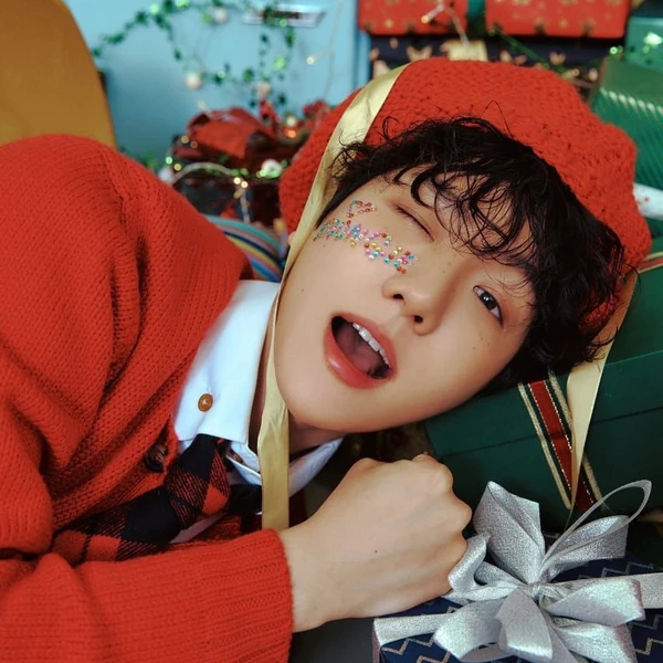 Signature photo of Baekhyun (EXO) capturing their charm