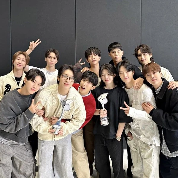 Foto Populer Penuh Cinta untuk SEVENTEEN