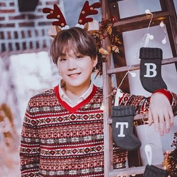 오늘 가장 사랑받은 슈가 (방탄소년단)의 모습