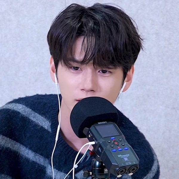 옹성우 팬심 가득한 인기 사진