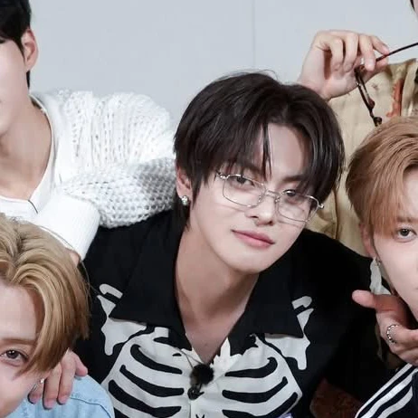 Top Photo Full of Lee Leo (ALPHA DRIVE ONE) Love