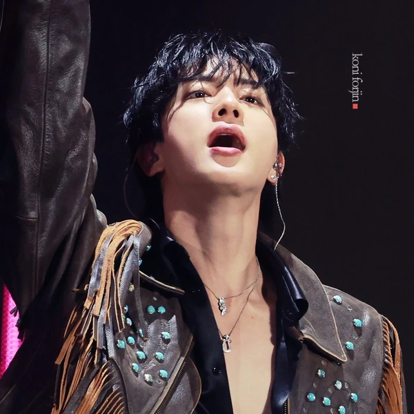 Penampilan Jin (BTS) yang Paling Dicintai Hari Ini