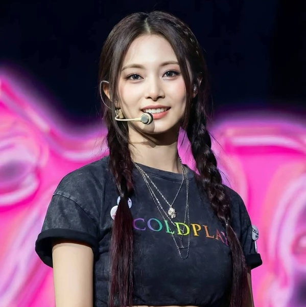 充滿粉絲愛意的子瑜 (TWICE)人氣照片