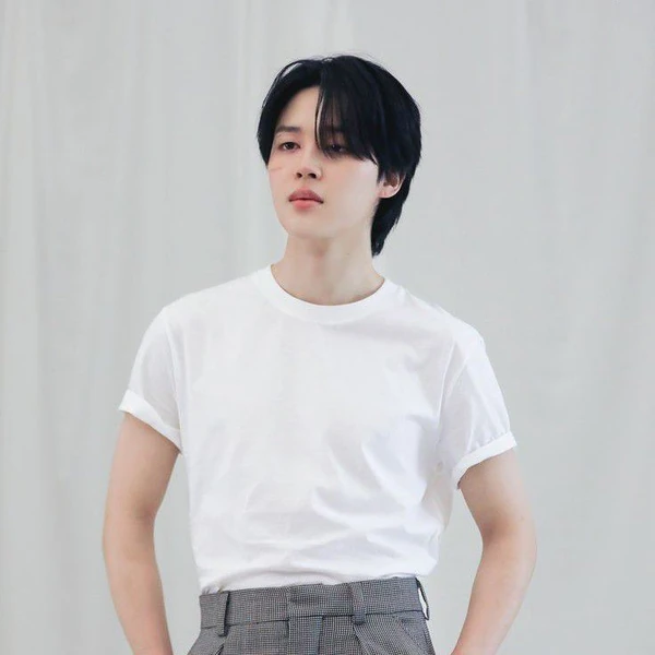 오늘 가장 사랑받은 지민 (방탄소년단)의 모습