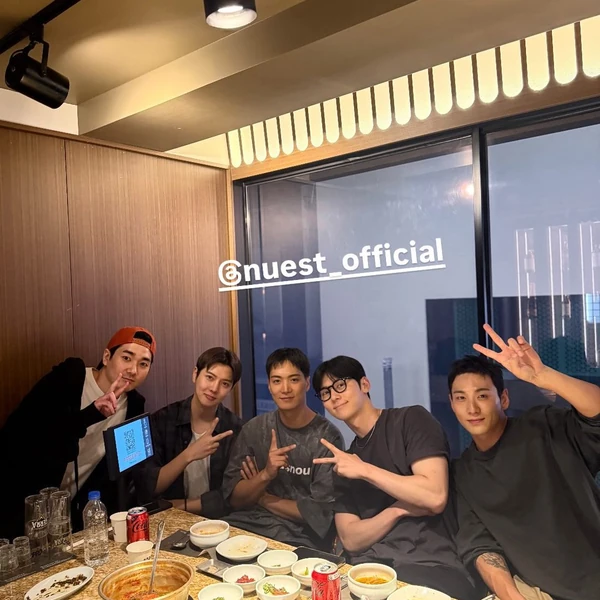 Top Photo Full of NU'EST Love